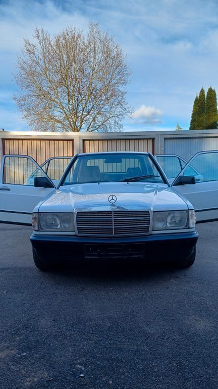Gebraucht Mercedes 190 118 PS (86 kW) 1987 Weiß Limousine