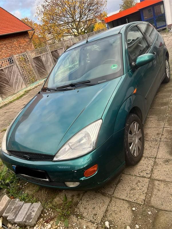 Grün Gebraucht 2007 Ford Focus Kleinwagen | 2.100 € - Bild 1/4