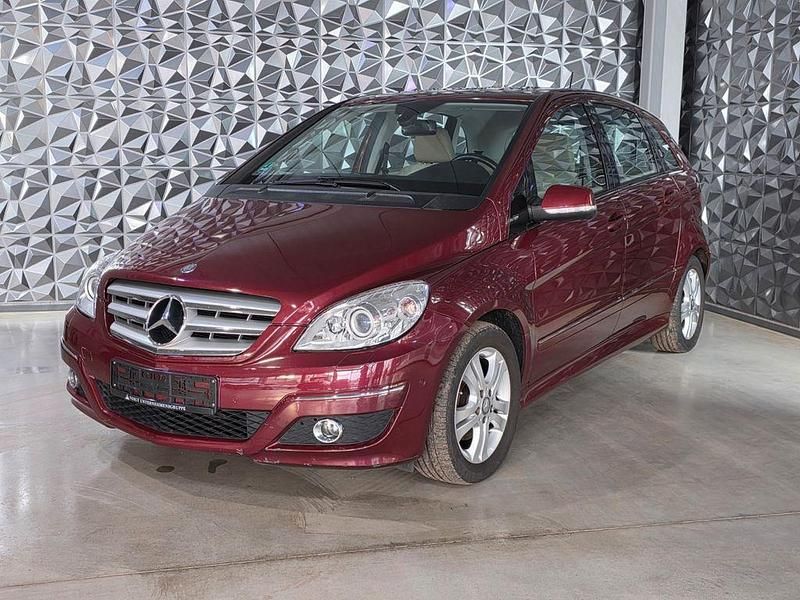 Rot Gebraucht 2008 Mercedes B200 Van / Kleinbus | 4.999 € (Guter Preis) - Bild 1/4
