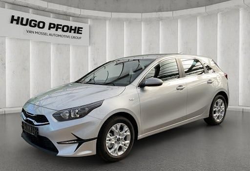 Neu Kia Ceed Vision 100 PS (73 kW) 2025 Silber Kleinwagen