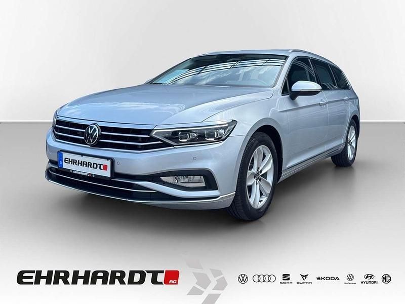 Scale silver metallic Gebraucht 2022 VW Passat Elegance Kombi | 25.980 € (Guter Preis) - Bild 1/3
