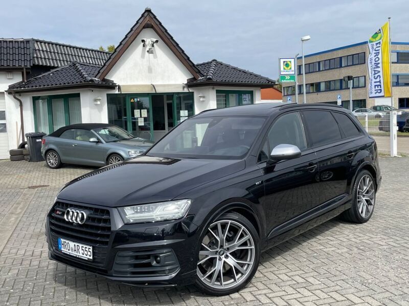 Orcaschwarz metallic Gebraucht 2018 Audi SQ7 Sport SUV | 43.850 € (Teuer) - Bild 1/4