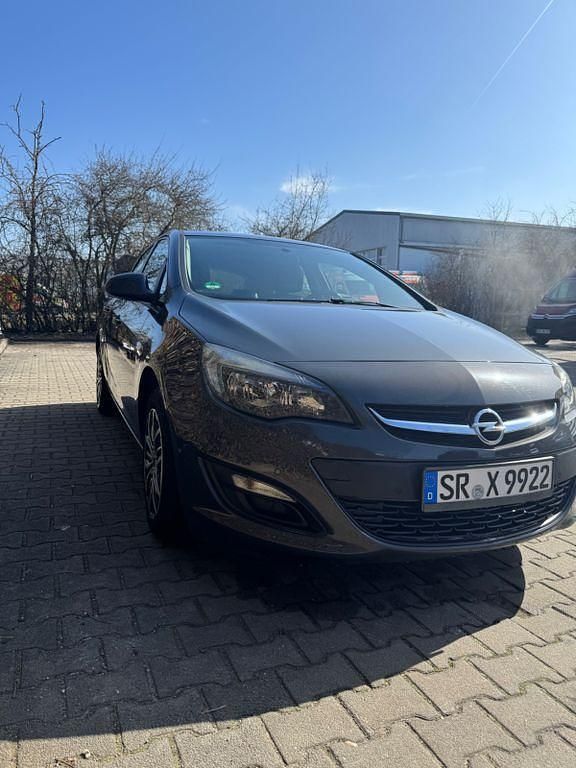 Gebraucht Opel Astra 116 PS (85 kW) 2015 Grau Kombi