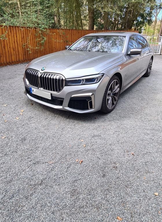 Grau Gebraucht 2019 BMW M760 M Sport Limousine | 114.990 € - Bild 1/4