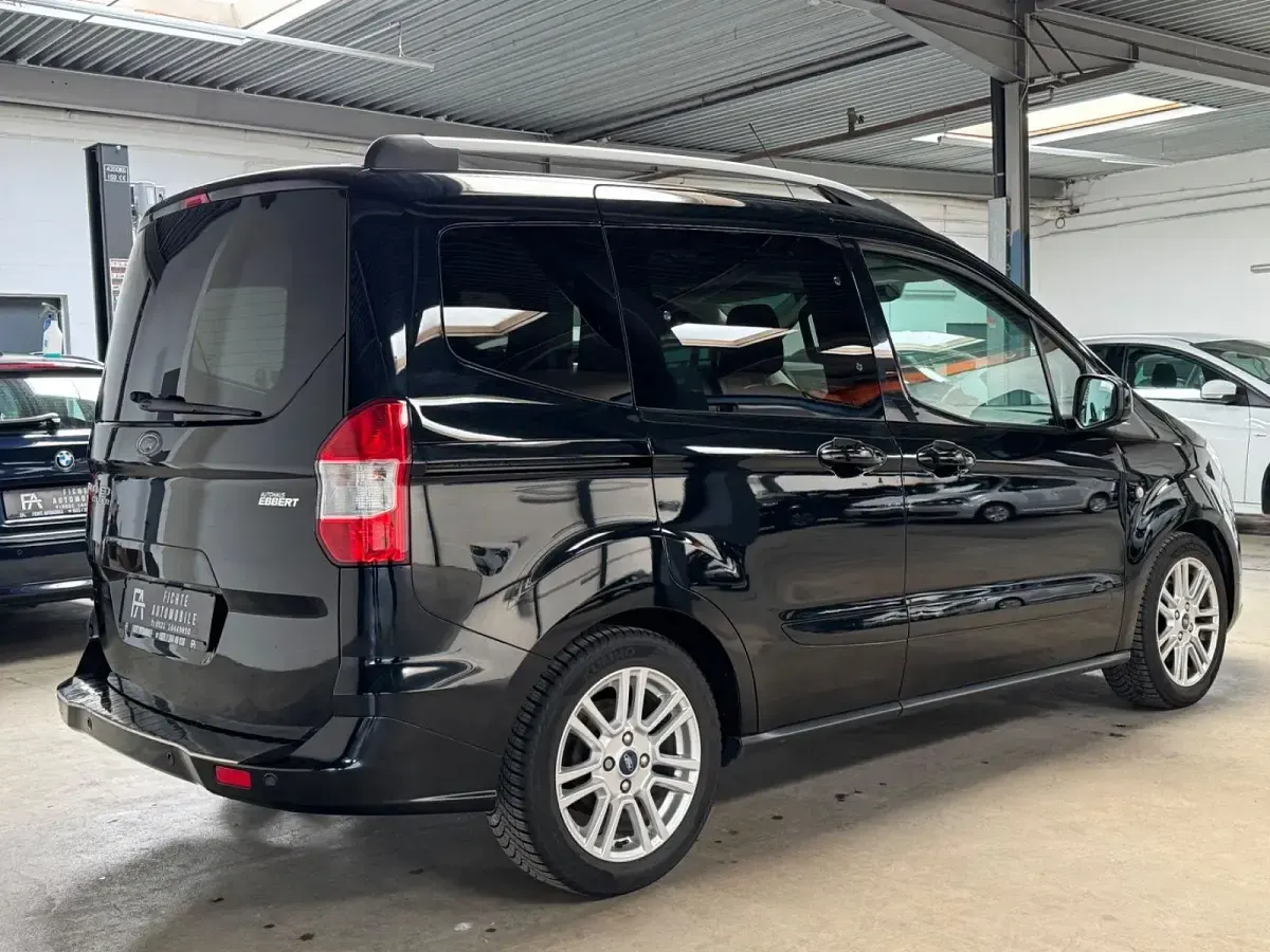 Gebraucht Ford Tourneo Courier Titanium 101 PS (74 kW) 2019 Schwarz Van / Kleinbus