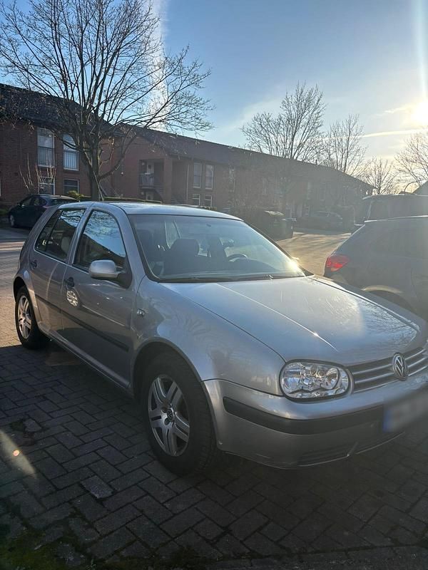 Gebraucht VW Golf IV 105 PS (77 kW) 2002 Silber Kleinwagen