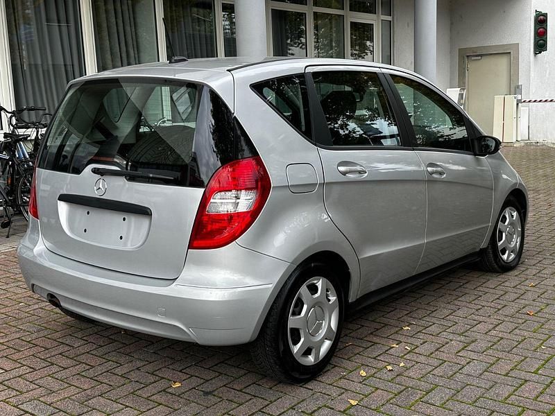Gebraucht Mercedes A160 95 PS (69 kW) 2011 Polarsilber Kleinwagen