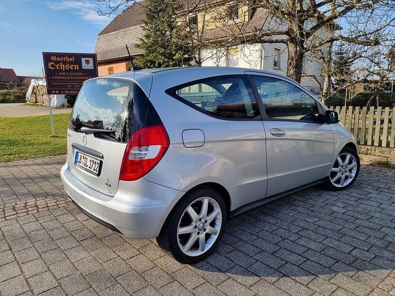 Gebraucht Mercedes A180 116 PS (85 kW) 2011 Silber Van / Kleinbus