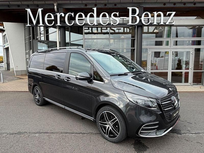 Grau Gebraucht 2024 Mercedes V300 Exclusive Van / Kleinbus | 92.840 € (Teuer) - Bild 1/4
