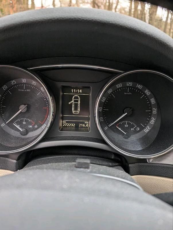 Gebraucht Skoda Superb Active 170 PS (125 kW) 2012 Weiß Kombi