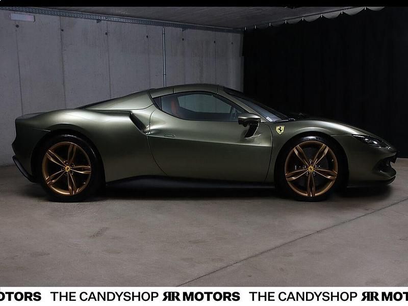 Gebraucht Ferrari 296 829 PS (609 kW) 2024 Grün Cabrio