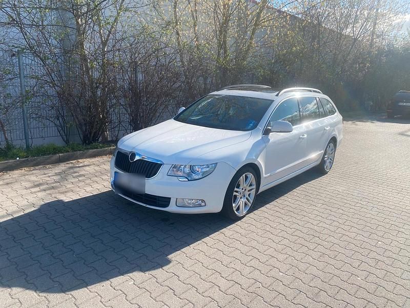 Gebraucht Skoda Superb 170 PS (125 kW) 2010 Weiß Kombi