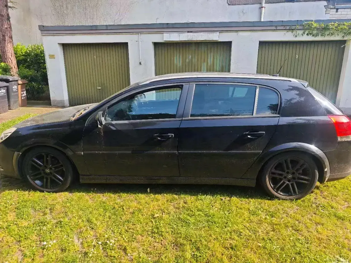 Gebraucht Opel Signum 150 PS (110 kW) 2006 Schwarz Kleinwagen
