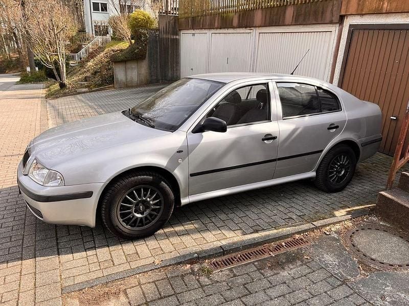 Gebraucht Skoda Octavia Classic 75 PS (55 kW) 2001 Silber Limousine