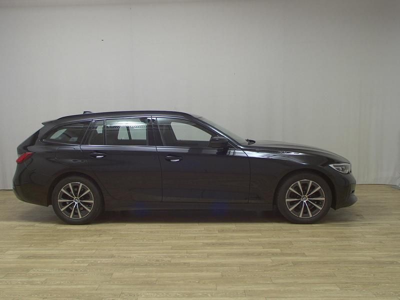 Schwarz Gebraucht 2021 BMW 318 Sport Line Kombi | 20.880 € (Guter Preis) - Bild 1/4