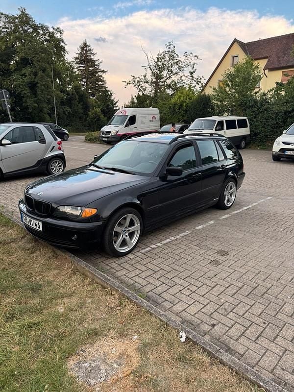 Schwarz Gebraucht 2003 BMW 316 Kombi | 2.990 € - Bild 1/4
