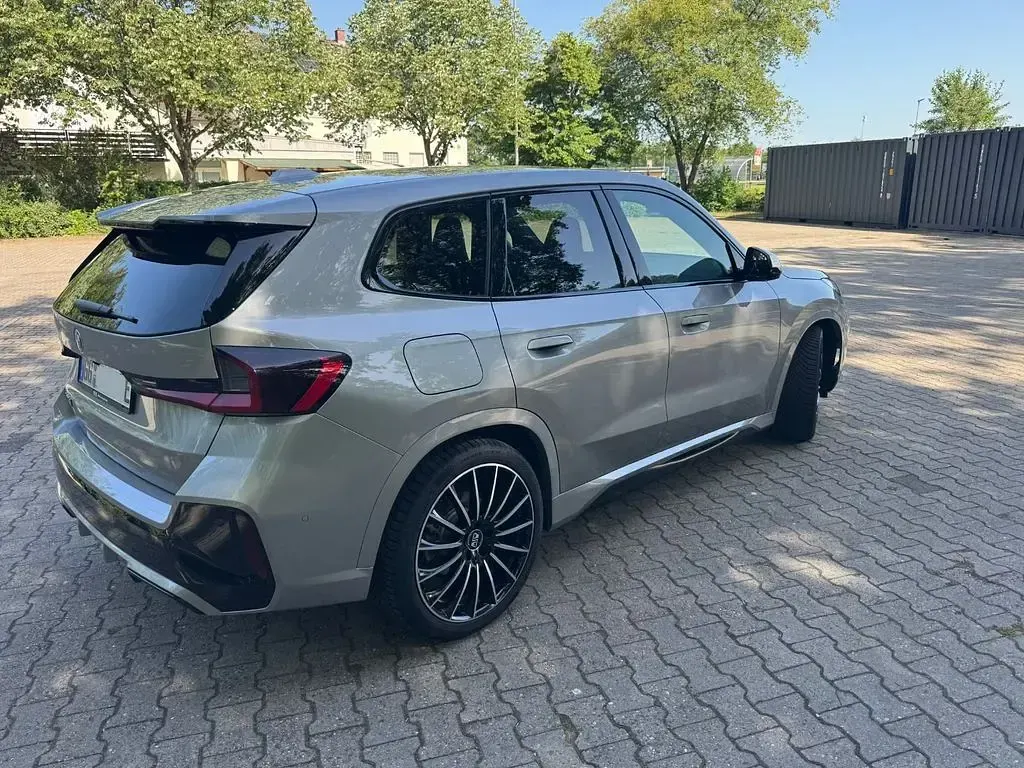 Gebraucht BMW iX1 Performance 230 kW (313 PS) 2023 Gold SUV