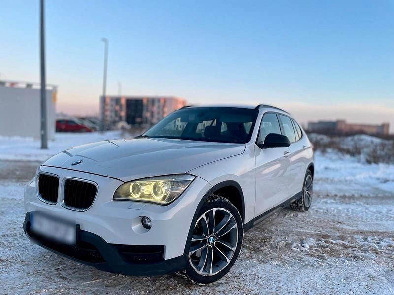 Weiß Gebraucht 2012 BMW X1 SUV | 8.950 € (Fairer Preis) - Bild 1/4