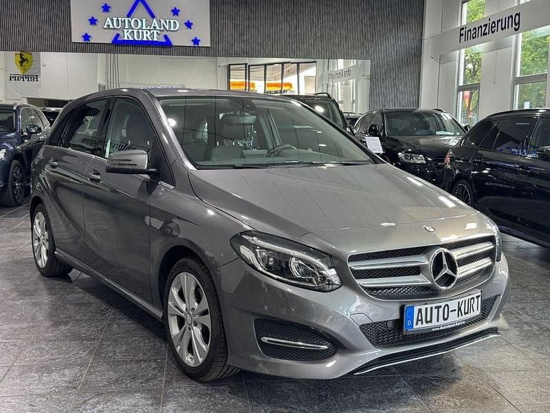 Grau Gebraucht 2016 Mercedes B180 Van / Kleinbus | 13.900 € (Superpreis) - Bild 1/4