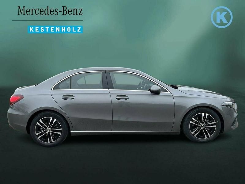 Gebraucht Mercedes A200 Progressive 163 PS (119 kW) 2024 Mountaingrau SUV