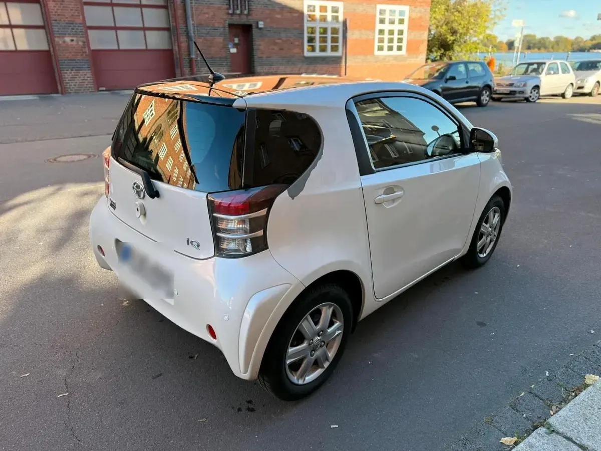 Gebraucht Toyota iQ 68 PS (50 kW) 2010 Weiß Kleinwagen
