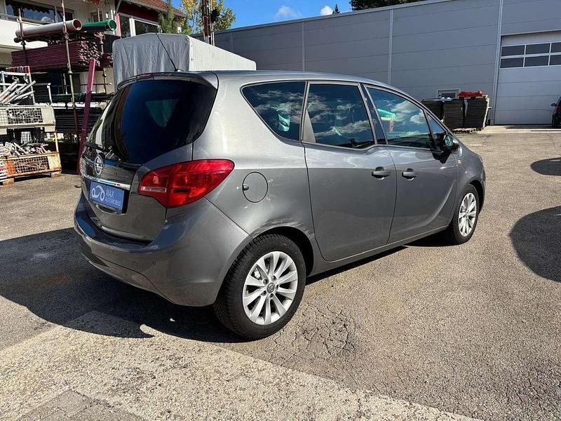 Gebraucht Opel Meriva drive 140 PS (102 kW) 2016 Shiny grey (rock) Van / Kleinbus