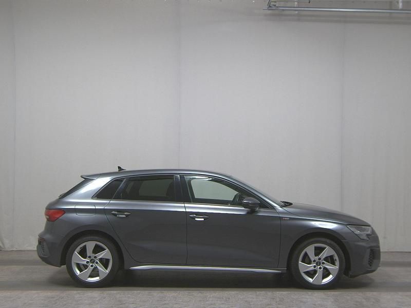 Daytonagrau perleffekt Gebraucht 2024 Audi A3 S-Line Limousine | 25.480 € (Guter Preis) - Bild 1/4