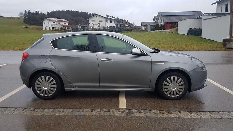 Gebraucht Alfa Romeo Giulietta Turismo 140 PS (102 kW) 2011 Grau Kleinwagen