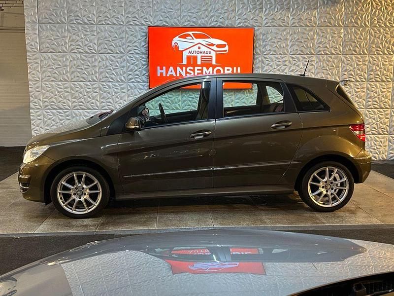 Gebraucht Mercedes B180 Sport Edition 116 PS (85 kW) 2010 Braun Van / Kleinbus