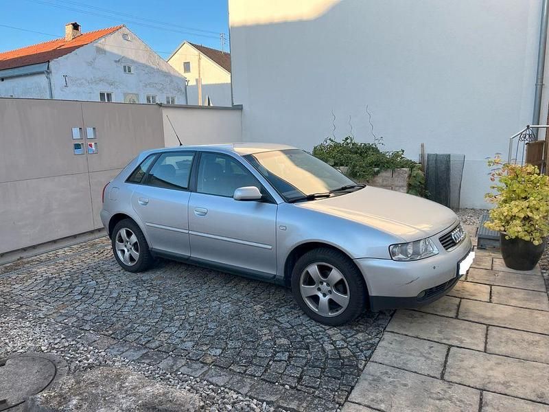 Silber Gebraucht 2002 Audi A3 Ambiente Limousine | 699 € (Superpreis) - Bild 1/4