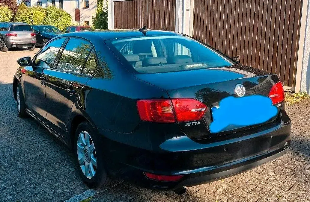 Gebraucht VW Jetta 105 PS (77 kW) 2012 Schwarz Limousine
