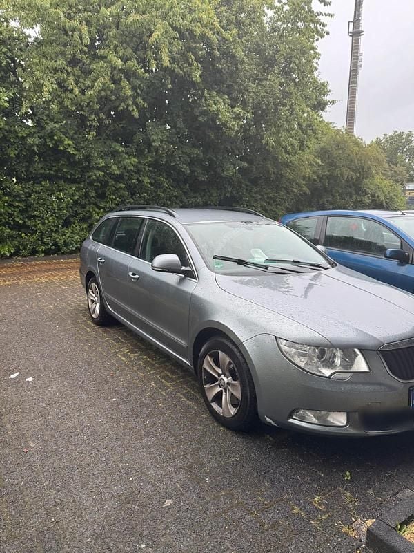 Gebraucht Skoda Superb 170 PS (125 kW) 2013 Grau Kombi