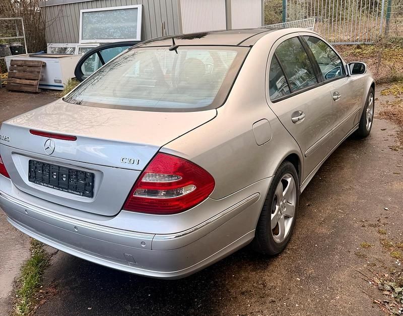 Usata Mercedes E320 2002 Argento Berlina