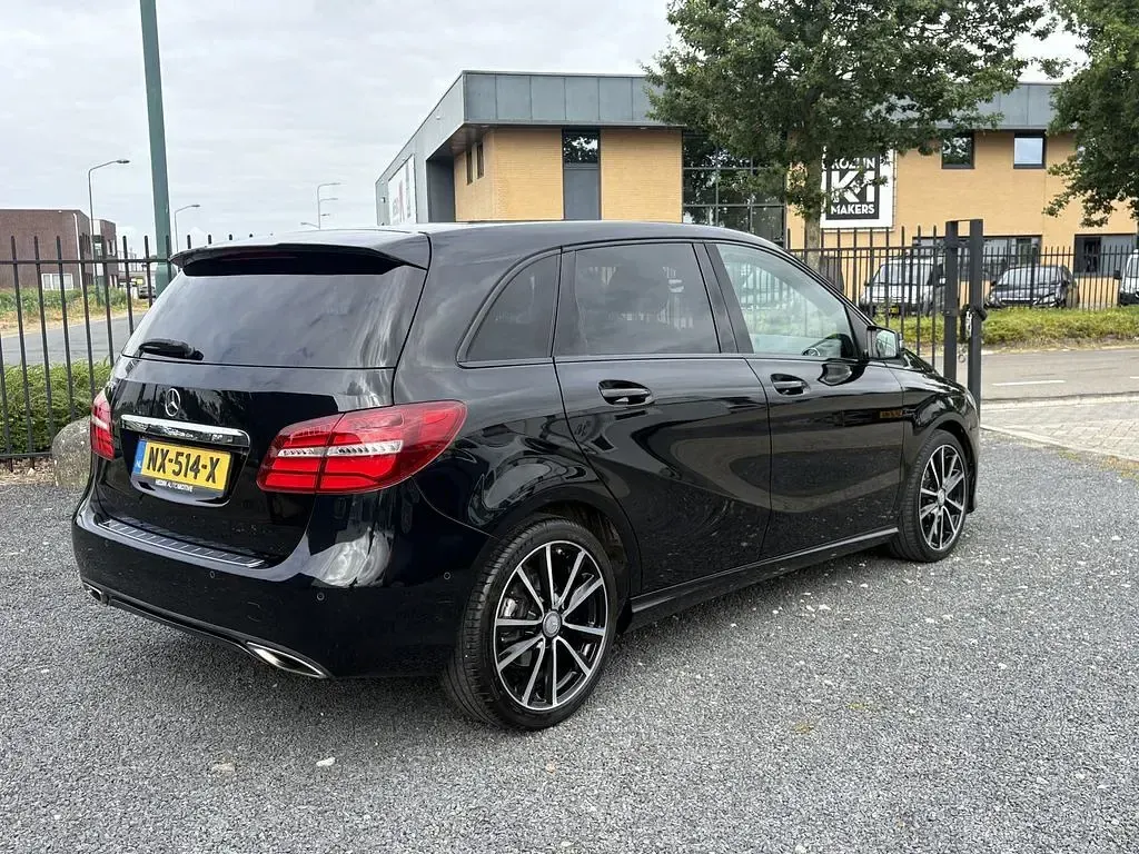 Gebraucht Mercedes B180 Edition 122 PS (89 kW) 2017 Schwarz Kleinwagen