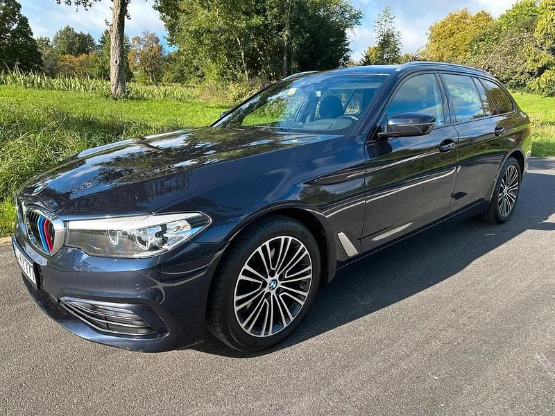 Blau Gebraucht 2018 BMW 520 Kombi | 18.500 € (Fairer Preis) - Bild 1/4