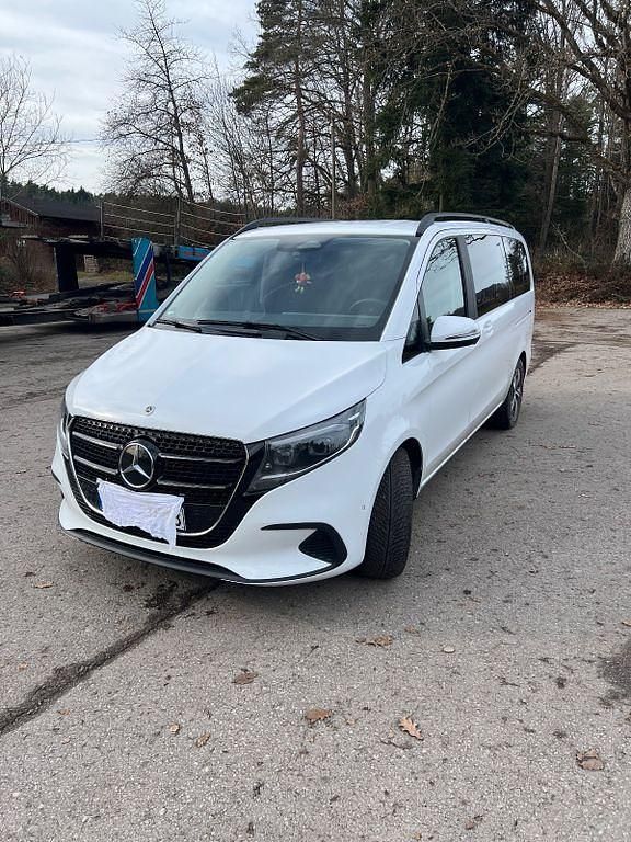 Weiß Gebraucht 2025 Mercedes V250 Style Van / Kleinbus | 66.299 € (Fairer Preis) - Bild 1/4