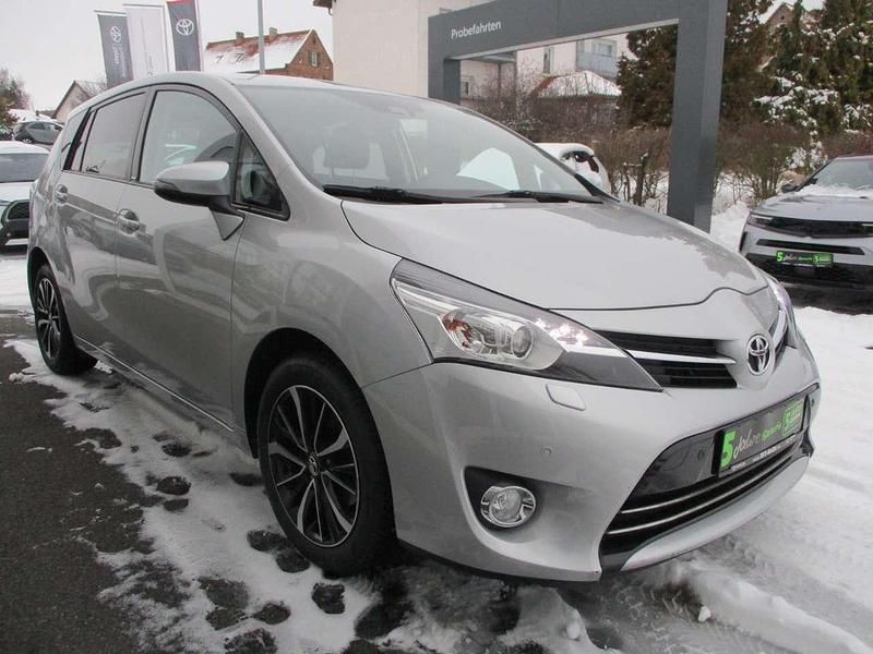 Gebraucht Toyota Verso Edition-S 147 PS (108 kW) 2017 Silver metallic Van / Kleinbus