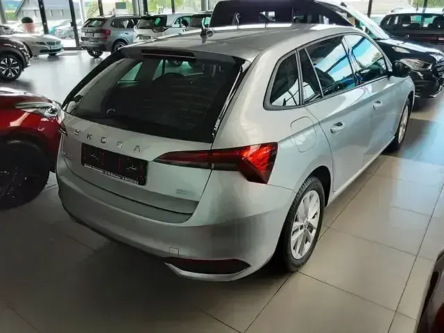 Gebraucht Skoda Scala Selection 116 PS (85 kW) 2025 Brilliantsilber (metallic) Kleinwagen