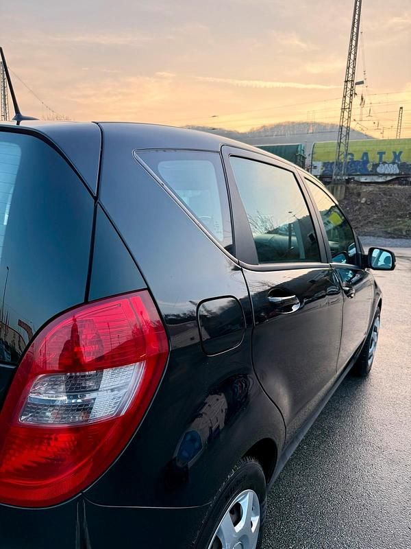 Gebraucht Mercedes A160 95 PS (69 kW) 2010 Schwarz Kleinwagen