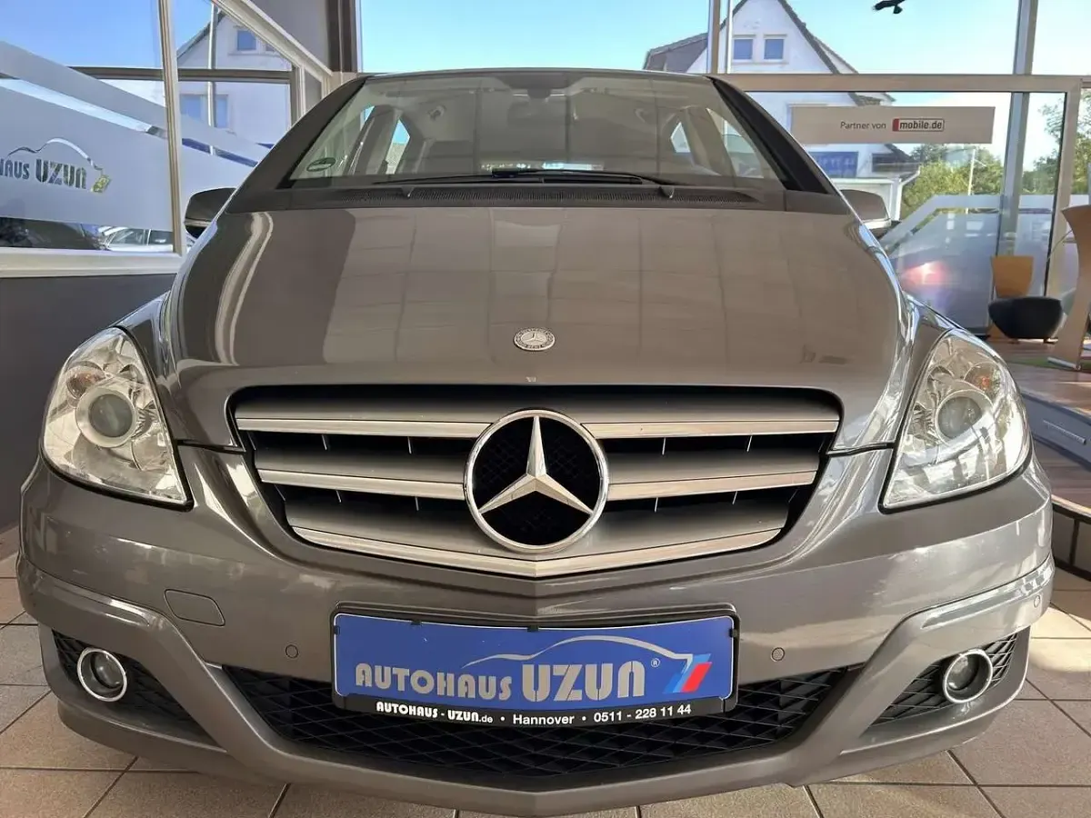 Gebraucht Mercedes B180 109 PS (80 kW) 2011 Grau Van / Kleinbus