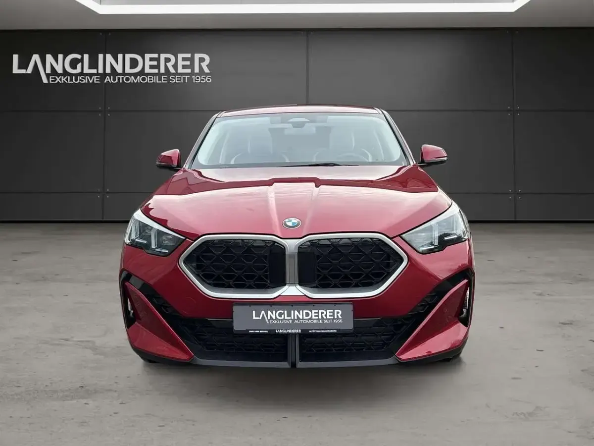 Gebraucht BMW X2 Sport Line 156 PS (114 kW) 2024 Dragon fire rot metallic SUV