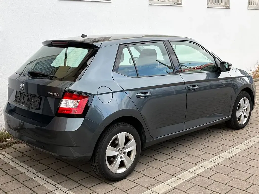 Gebraucht Skoda Fabia 90 PS (66 kW) 2017 Grau Limousine