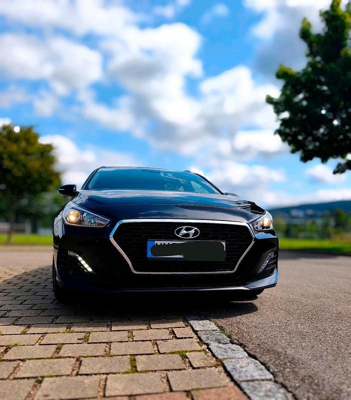 Schwarz Gebraucht 2018 Hyundai i30 Pure Kombi | 10.199 € (Guter Preis) - Bild 1/4