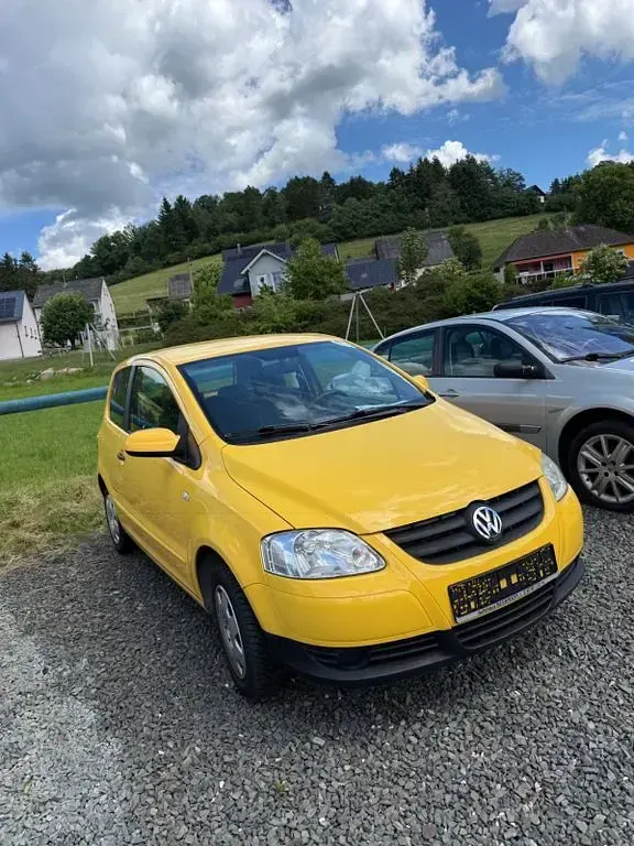 Gebraucht VW Fox Refresh 54 PS (39 kW) 2009 Gelb Kleinwagen