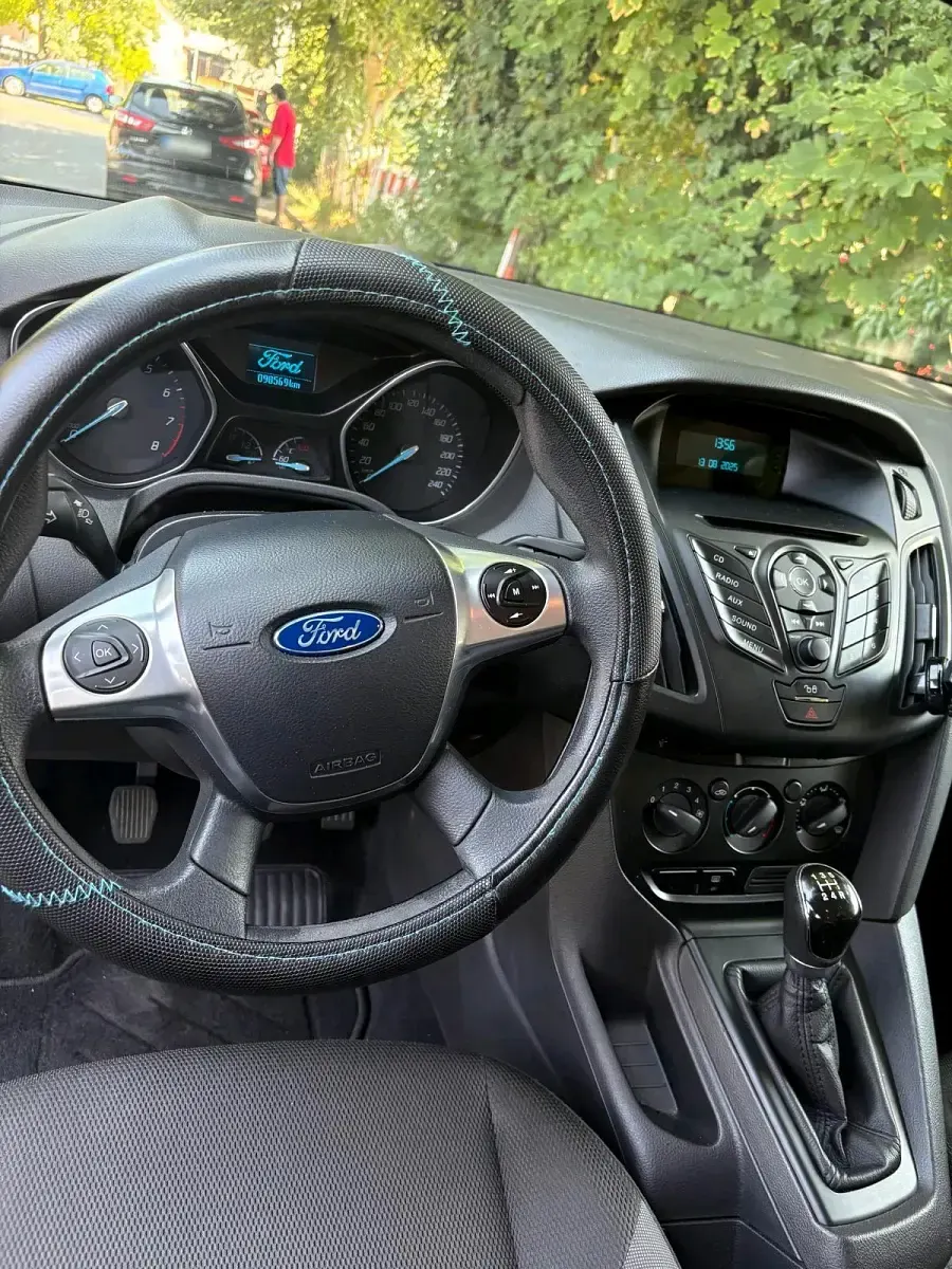 Gebraucht Ford Focus 85 PS (62 kW) 2014 Schwarz Kombi