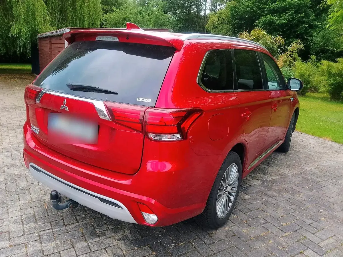 Gebraucht Mitsubishi Outlander P-HEV 224 PS (164 kW) 2019 Rot Kombi