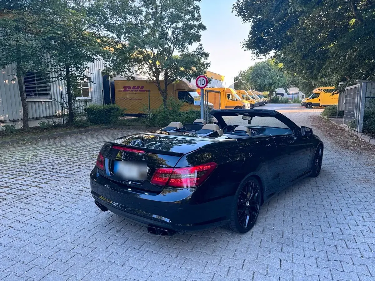 Gebraucht Mercedes E350 AMG 306 PS (225 kW) 2011 Schwarz Cabrio