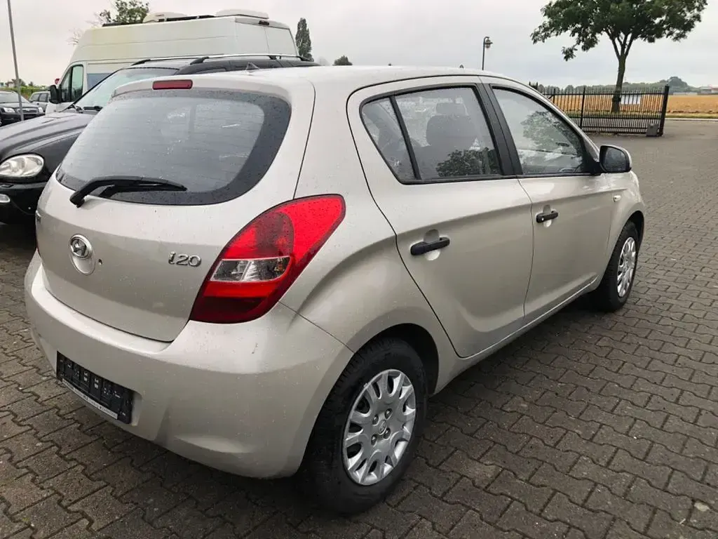 Gebraucht Hyundai i20 Classic 77 PS (56 kW) 2009 Gold Kleinwagen
