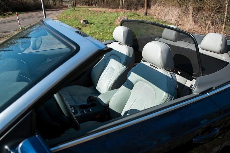 Gebraucht Audi Cabriolet Sport 177 PS (130 kW) 2013 Blau Cabrio