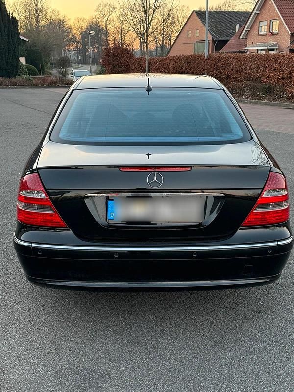 Gebraucht Mercedes E270 177 PS (130 kW) 2003 Schwarz Kleinwagen